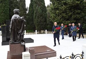 Energetiklər Ulu Öndərin məzarını və Şəhidlər xiyabanını ziyarət ediblər - FOTOLAR