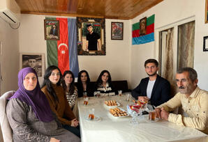 Pedaqoji Universitetin tələbələri şəhid məzunların ailələrini ziyarət ediblər