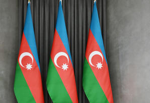 Prezident Azərbaycanın üçrəngli Bayrağını ucaldıb  - FOTOLAR
