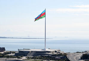 Prezident Azərbaycanın üçrəngli Bayrağını ucaldıb  - FOTOLAR
