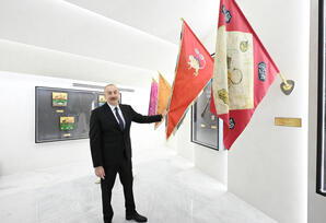 Prezident Azərbaycanın üçrəngli Bayrağını ucaldıb  - FOTOLAR