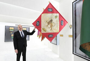 Prezident Azərbaycanın üçrəngli Bayrağını ucaldıb  - FOTOLAR