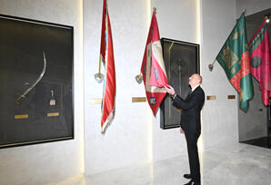 Prezident Azərbaycanın üçrəngli Bayrağını ucaldıb  - FOTOLAR