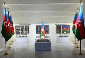 Prezident Azərbaycanın üçrəngli Bayrağını ucaldıb  - FOTOLAR