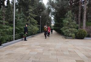 Yeni səfir Fəxri Xiyaban, Şəhidlər Xiyabanı və Türk Şəhidliyini ziyarət edir - YENİLƏNİR - FOTOLAR 