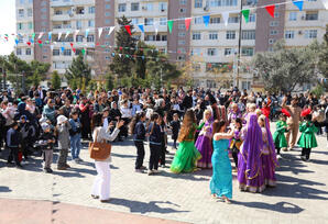 Paytaxtın abad məhəllələrindəki Novruz şənlikləri davam edir - FOTOLAR 