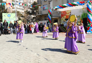 Paytaxtın abad məhəllələrindəki Novruz şənlikləri davam edir - FOTOLAR 