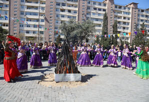 Paytaxtın abad məhəllələrindəki Novruz şənlikləri davam edir - FOTOLAR 