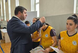 Yasamal rayonunda voleybol (qızlar) idman növü üzrə yarışın final oyunları və mükafatlandırma mərasimi baş tutub