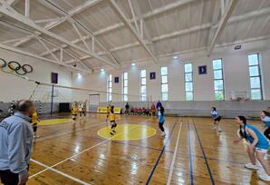 Yasamal rayonunda voleybol (qızlar) idman növü üzrə yarışın final oyunları və mükafatlandırma mərasimi baş tutub