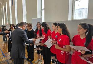 Yasamal rayonunda voleybol (qızlar) idman növü üzrə yarışın final oyunları və mükafatlandırma mərasimi baş tutub