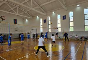 Yasamal rayonunda idman yarışlarında voleybol (oğlanlar) idman növü üzrə yarışa start verilib