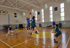 Yasamal rayonunda idman yarışlarında voleybol (oğlanlar) idman növü üzrə yarışa start verilib