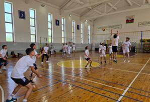 Yasamal rayonunda idman yarışlarında voleybol (oğlanlar) idman növü üzrə yarışa start verilib
