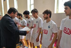 Yasamal rayonunda voleybol (oğlanlar) idman növü üzrə yarışın final oyunları və mükafatlandırma mərasimi baş tutub