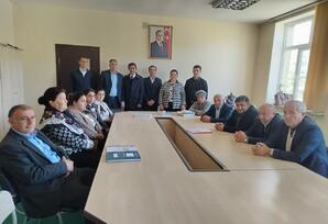 Gədəbəydə “Heydər Əliyev müasir Azərbaycan dövlətinin qurucusu və memarıdır” mövzusunda dəyirmi masa keçirilib