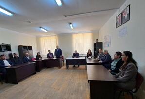 Gədəbəydə “Heydər Əliyev müasir Azərbaycan dövlətinin qurucusu və memarıdır” mövzusunda dəyirmi masa keçirilib