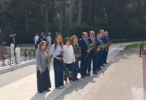 AMEA-DA ULU ÖNDƏRİN İLDÖNÜMÜNƏ HƏSR EDiLMİŞ TƏDBİR KEÇİRİLİB FOTOLAR