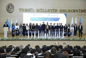 Heydər Əliyevin 102-ci ildönümünə dair tədbirdə 308 tələbəyə “Adlı təqaüd” verilib - FOTOLAR
