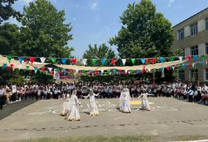 "Konstitusiya və Suverenlik İli" və Son zəng - ikiqat sevinc  FOTOLAR