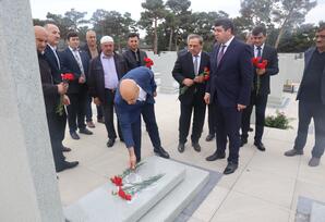 Şəhid Vəliyulla Əliyev və Hüseyn Novruzzadənin məzarları ziyarət olunub