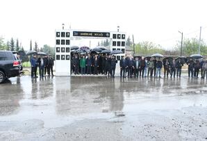Ərkivan qəsəbəsində Şəhidlər Abidə Kompleksini ziyarət