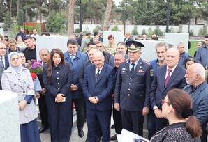 Hərbi Memorial Məzarlıqda 44 günlük Vətən müharibəsi şəhidləri Həmidağa Hüseynzadə və Rəşad Mikayılzadənin məzarları ziyarət olunub
