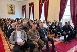 Qusarda Dövlət Müstəqilliyinin Bərpası Gününə həsr olunmuş konfrans keçirilib