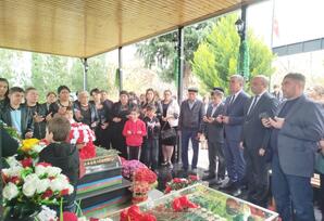 Vətən müharibəsi şəhidi Emin Əmrahovun ildönümündə xatirəsi anılıb