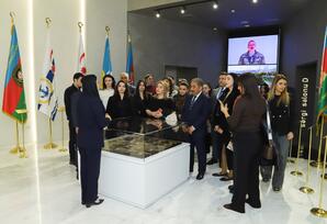 YAP Nəsimi rayon təşkilatı Dövlət Bayrağı Meydanını və Bayraq Muzeyini ziyarət ediblər