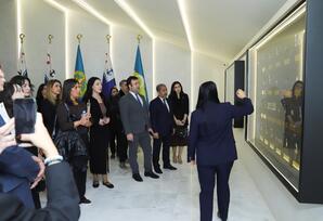 YAP Nəsimi rayon təşkilatı Dövlət Bayrağı Meydanını və Bayraq Muzeyini ziyarət ediblər