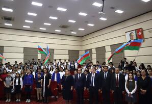 “9 Noyabr-Azərbaycan Respublikasının Dövlət Bayrağı Günü”