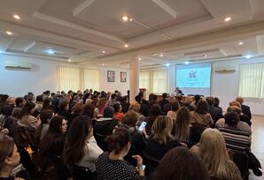 YAP Nəsimi rayon təşkilatında ərazi partiya təşkilatlarının sədrləri ilə görüş keçirilib