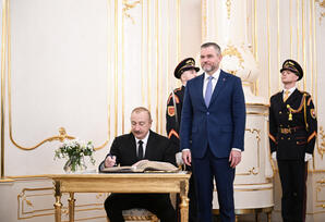 Prezidentin Bratislavada rəsmi qarşılanma mərasimi olub