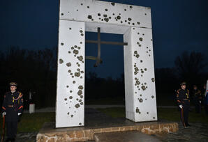 “Azadlıq Qapısı” abidəsini ziyarət