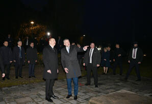 “Azadlıq Qapısı” abidəsini ziyarət