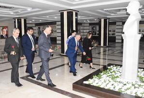 Qaradağ rayonunda Ulu Öndər Heydər Əliyevin xatirəsi anılıb