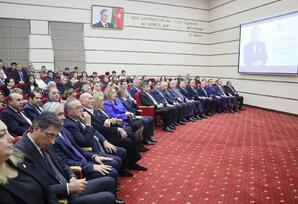 YAP Yasamal rayon təşkilatında “Nə qədər Azərbaycan var, Heydər Əliyev də var olacaq!” adlı tədbir keçirilib