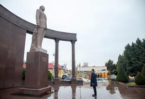 Şəmkirdə Ulu Öndər Heydər Əliyevin əziz xatirəsi anılıb