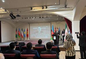 İqtisadi Əməkdaşlıq Təşkilatının (İƏT) Mədəniyyət İnstitutunda anım tədbiri keçirlib - FOTOLAR