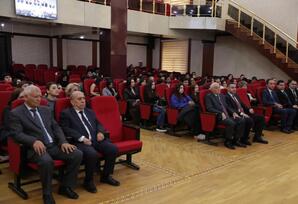 BDU-da “Qalib lider faktoru: Ölkəmizin dünyada artan nüfuzu və yeni reallıqlar” mövzusunda tədbir keçirilib - FOTOLAR