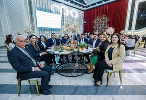 Sabunçu rayonunda “31 dekabr - Dünya Azərbaycanlılarının Həmrəyliyi Günü” münasibətilə “Şanlı Zəfərdən Yeni Zirvələrə: Qalib Xalq-Güclü Dövlət” mövzusunda tədbir keçirilib