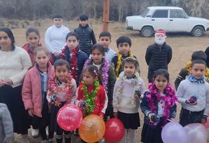 “Konstitusiya və Suverenlik İli” çərçivəsində Dünya Azərbaycanlılarının Həmrəyliyi Günü və Yeni il münasibətilə ərazi partiya təşkilatları tədbir keçirib