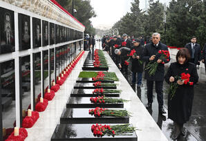 Dövlət və hökumət rəsmiləri Şəhidlər xiyabanını ziyarət ediblər - YENİLƏNİB - FOTOLAR