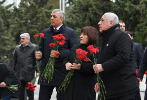 Dövlət və hökumət rəsmiləri Şəhidlər xiyabanını ziyarət ediblər - YENİLƏNİB - FOTOLAR