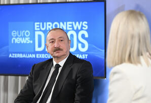 Prezident İlham Əliyev Davosda “Euronews” televiziyasına müsahibə verib - YENİLƏNİR - FOTOLAR