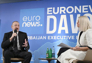 Prezident İlham Əliyev Davosda “Euronews” televiziyasına müsahibə verib - YENİLƏNİR - FOTOLAR