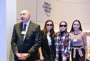 Prezident İlham Əliyev Ümumdünya İqtisadi Forumu çərçivəsində panel iclasda iştirak edib