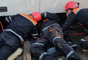 Təmir zamanı avtobusun altında qalan şəxs xilas edilib