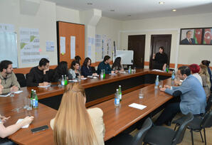 “Uğurlu kommunikasiya: səlis nitq və sərlövhə yaradıcılığı” mövzusunda təlim keçirilib - FOTOLAR 